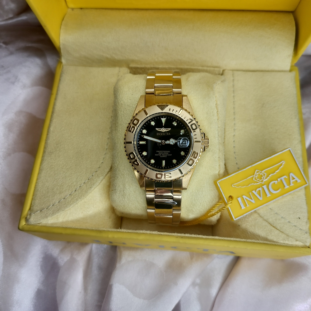 Men's Invicta Model# 29939 Black/Gold Watch